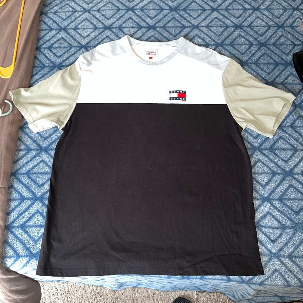 Tommy Hilfiger Men's Black, White, and Cream Tee Used